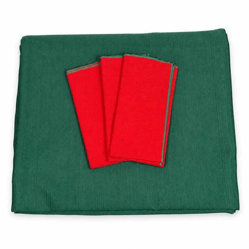 Large Christmas Tablecloth 118x88 Green Ribbed with 3 Red Napkins Holiday